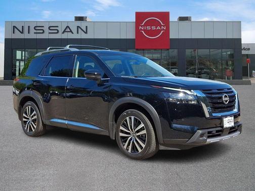 Super Black 2025 Nissan Pathfinder Platinum 4WD