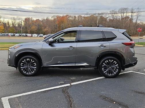 2025 Nissan Rogue Platinum