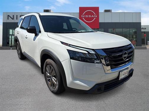 2025 Nissan Pathfinder S