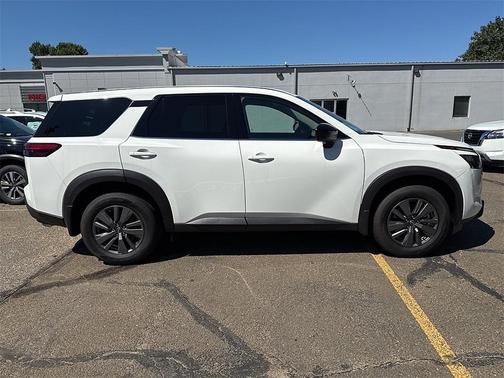 2025 Nissan Pathfinder S