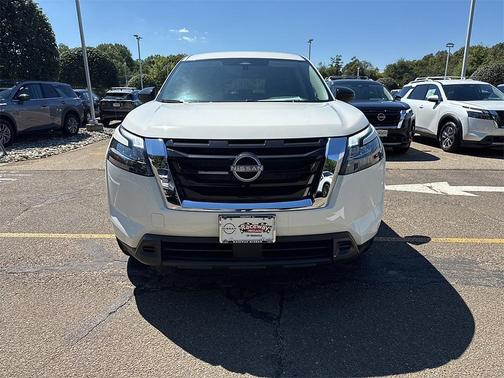2025 Nissan Pathfinder S
