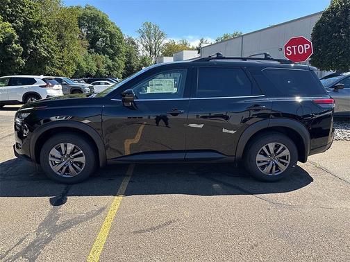 2025 Nissan Pathfinder SV 4WD