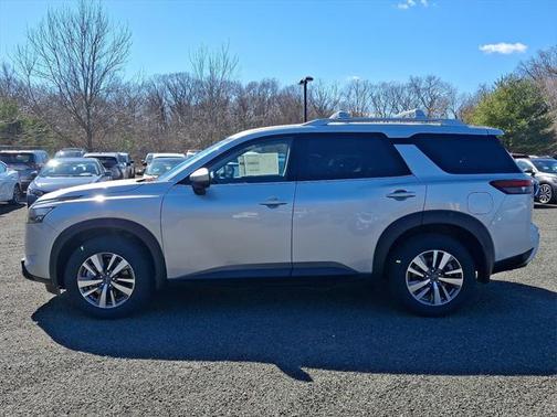 2025 Nissan Pathfinder SL 4WD