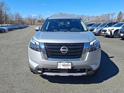2025 Nissan Pathfinder SL 4WD