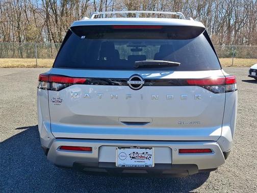 2025 Nissan Pathfinder SL 4WD