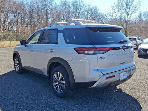 2025 Nissan Pathfinder SL 4WD