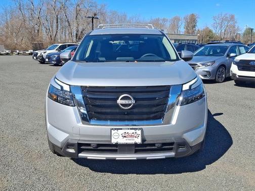 2025 Nissan Pathfinder SL 4WD