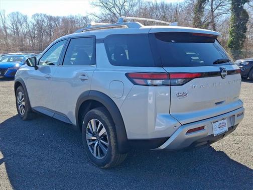 2025 Nissan Pathfinder SL 4WD