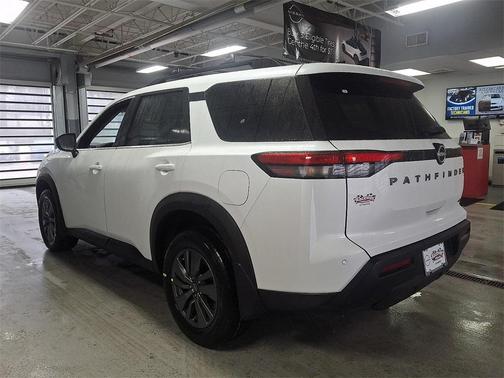 2026 Nissan Pathfinder SV