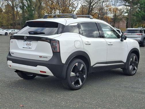 Aspen White Tricoat 2026 Nissan Kicks SR