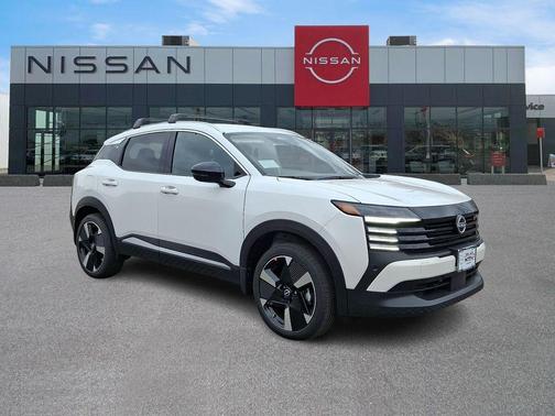 Aspen White Tricoat 2026 Nissan Kicks SR