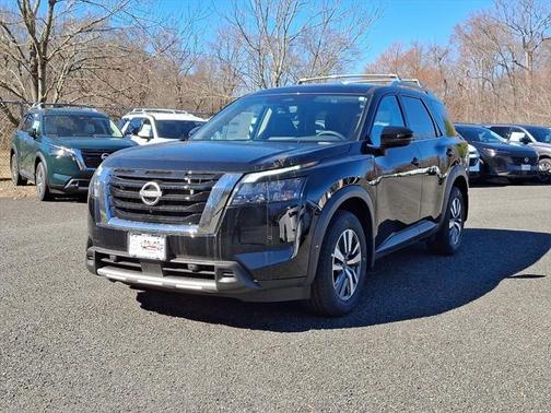 2025 Nissan Pathfinder SL 4WD