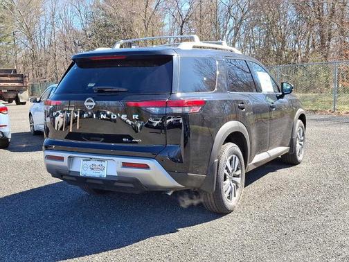 2025 Nissan Pathfinder SL 4WD