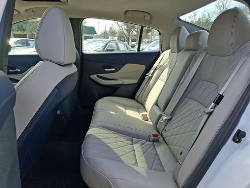 Aspen White Tricoat 2026 Nissan Sentra SL