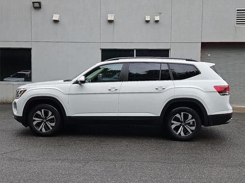2024 Volkswagen Atlas 2.0T SE