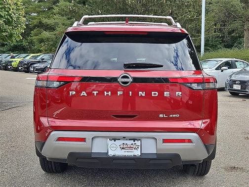 2022 Nissan Pathfinder SL 4WD