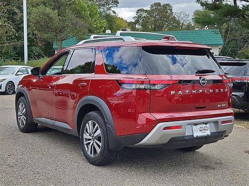 2022 Nissan Pathfinder SL 4WD