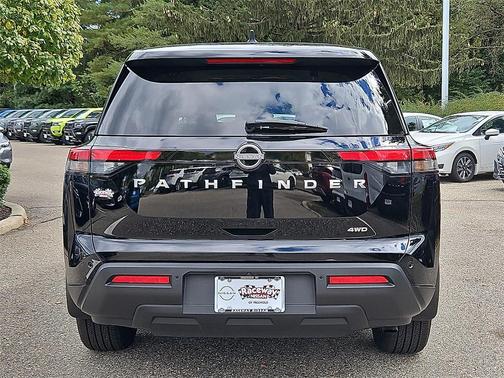 2024 Nissan Pathfinder S 4WD