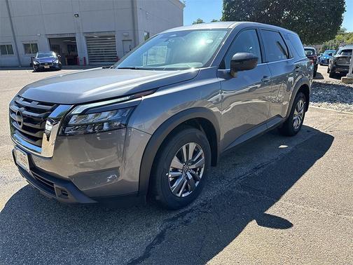 2025 Nissan Pathfinder S 4WD