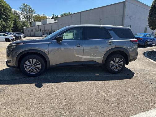 2025 Nissan Pathfinder S 4WD