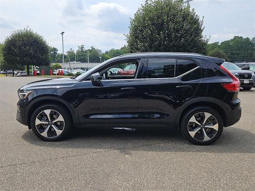 2025 Volvo XC40 B5 Plus Bright Theme