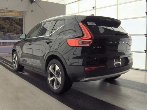 2025 Volvo XC40 B5 Plus Bright Theme