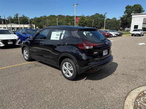 2025 Nissan Kicks S