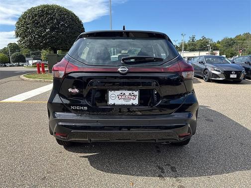 2025 Nissan Kicks S