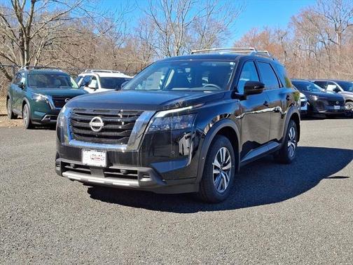 2025 Nissan Pathfinder SL 4WD