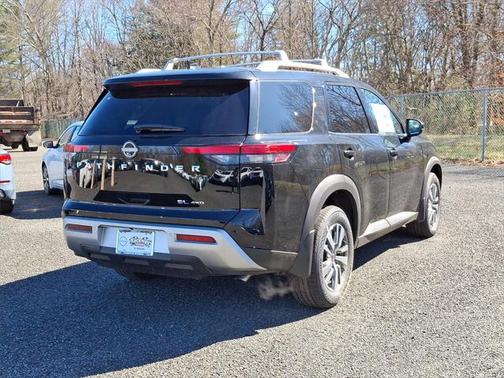 2025 Nissan Pathfinder SL 4WD