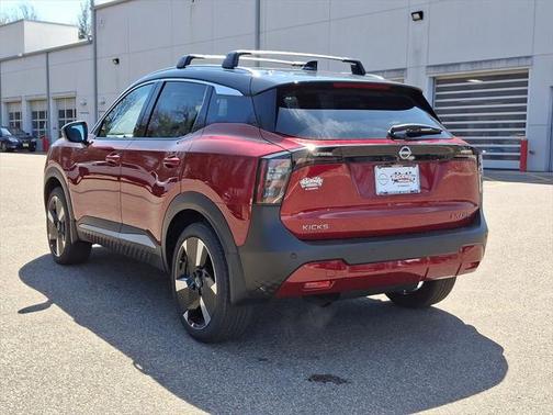 2025 Nissan Kicks SR