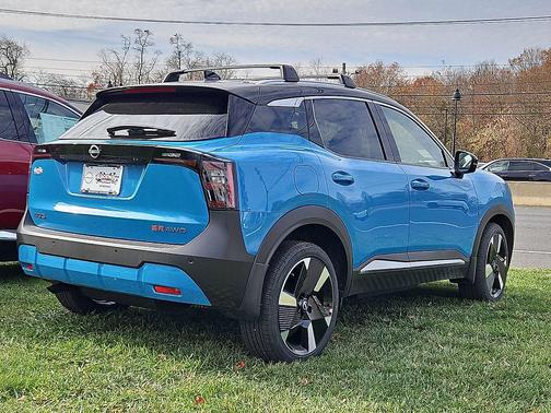 Arctic Ice Blue/Black 2026 Nissan Kicks SR