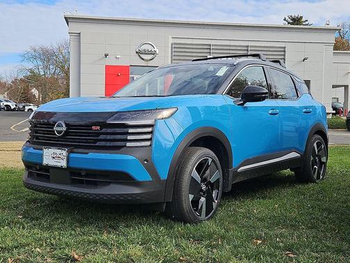 Arctic Ice Blue/Black 2026 Nissan Kicks SR