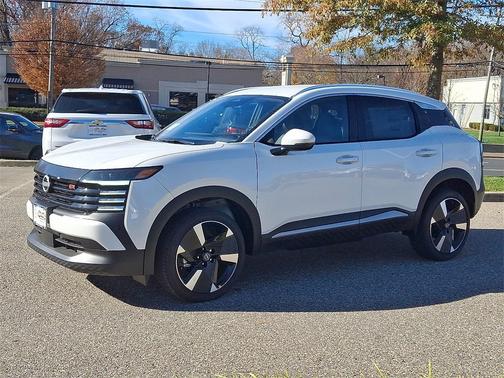 2025 Nissan Kicks SR