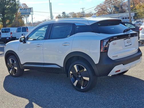 2025 Nissan Kicks SR