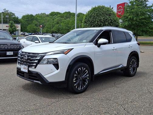 Everest White Pearl 2025 Nissan Rogue Platinum