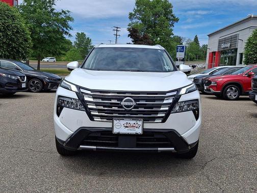 Everest White Pearl 2025 Nissan Rogue Platinum