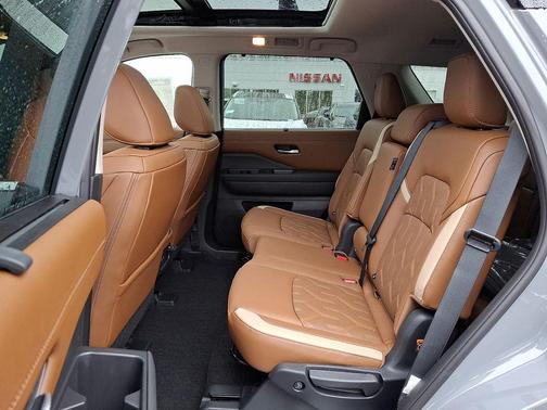 Boulder Gray/Super Black 2026 Nissan Pathfinder Platinum