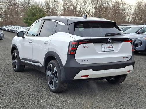 2025 Nissan Kicks SR