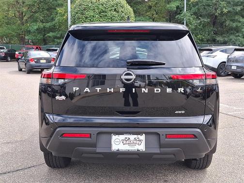 2024 Nissan Pathfinder S 4WD