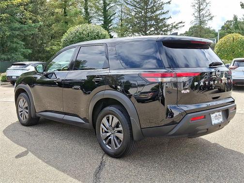 2024 Nissan Pathfinder S 4WD