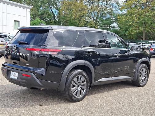 2024 Nissan Pathfinder S 4WD