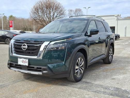 2025 Nissan Pathfinder SL 4WD