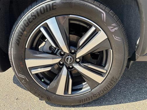 2025 Nissan Rogue SL