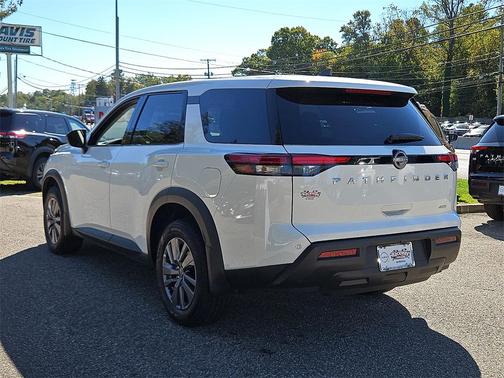 2024 Nissan Pathfinder S 4WD