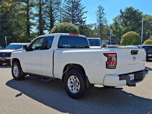 2024 Nissan Frontier SV
