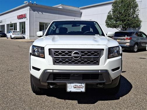 2024 Nissan Frontier SV