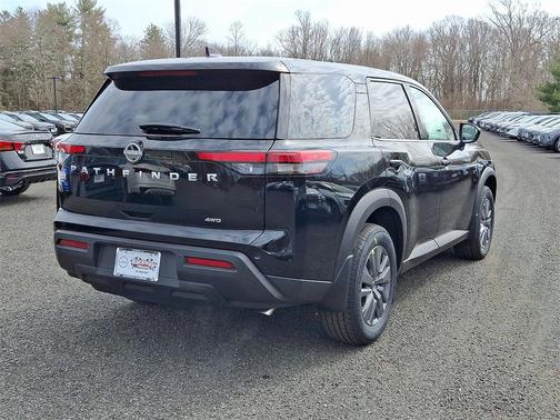 2025 Nissan Pathfinder S