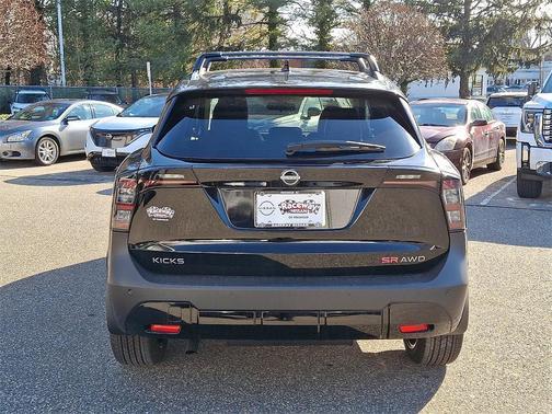 2025 Nissan Kicks SR