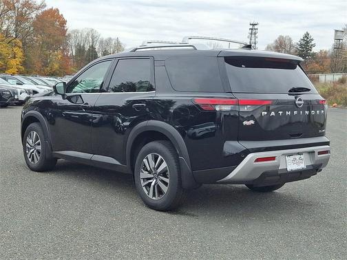 2025 Nissan Pathfinder SL 4WD